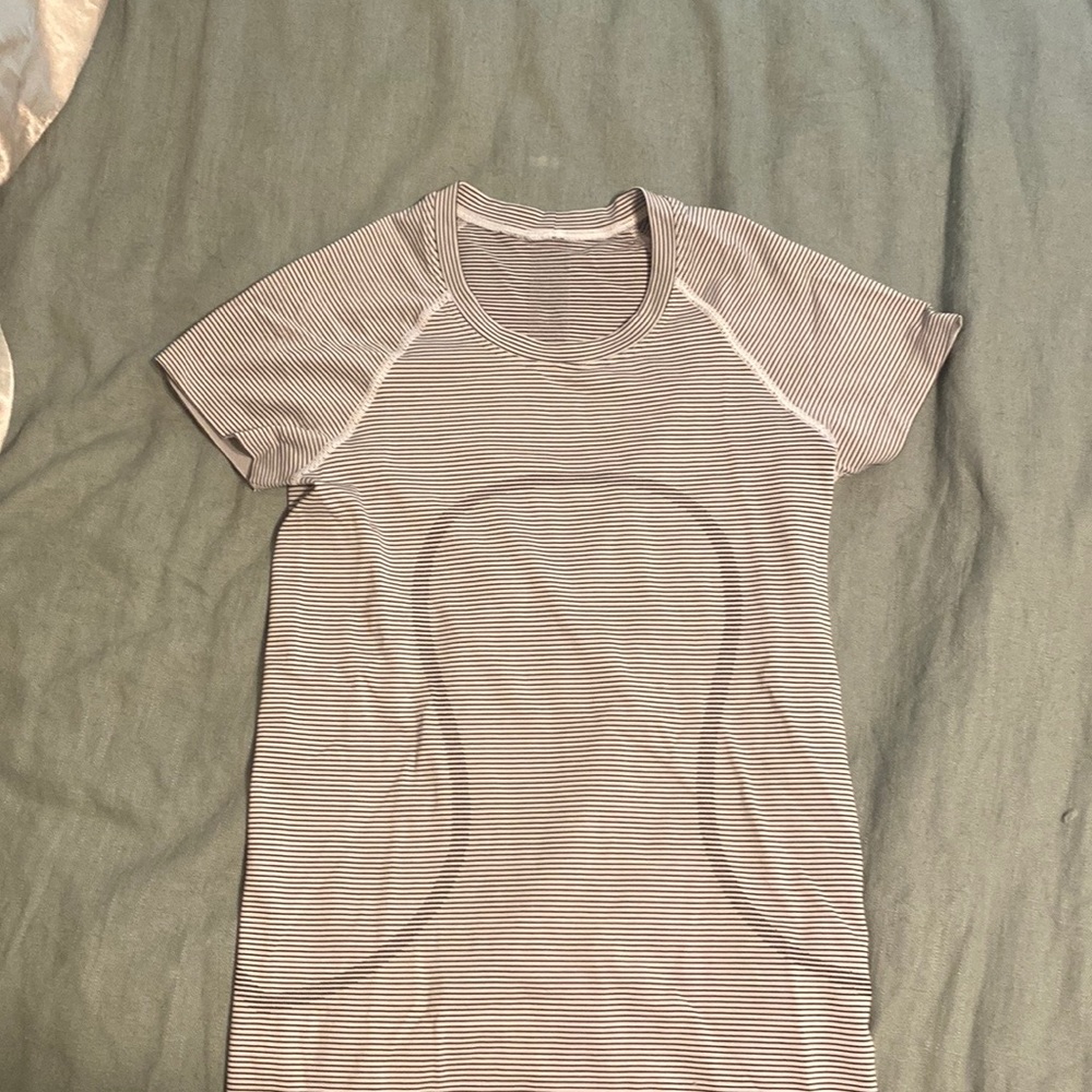 Lululemon tempo black and white stripped swiftly tech size 4